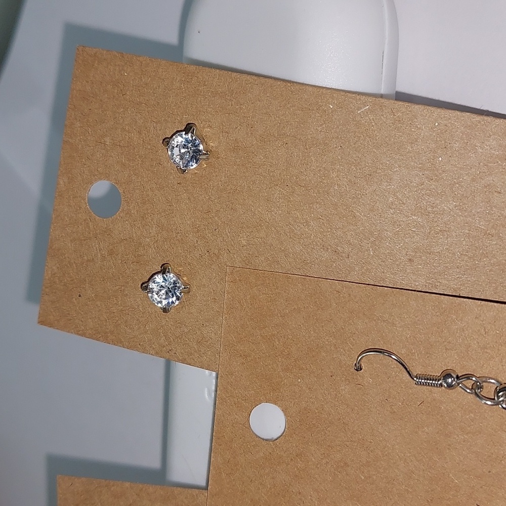 3 Pair New Earrings . - Picture 4 of 5
